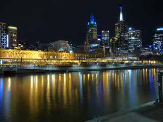 Fototapeta na wymiar Australia, Melbourne, Night view, illuminated palaces are reflected on the river
