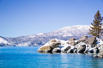 Lake Tahoe em um dia de inverno
