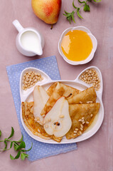 Crepes with pears, nuts and honey