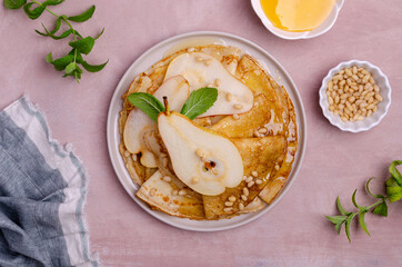 Crepes with pears, nuts and honey