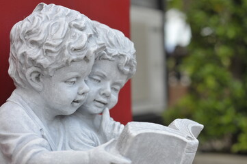 statue of children.