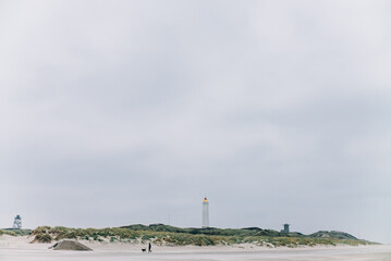 Fototapeta premium Herbst-Spaziergang am Nordsee-Strand von Blåvand