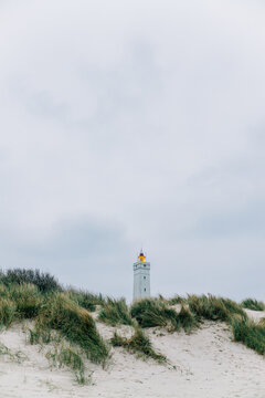 Herbst-Spaziergang am Nordsee-Strand von Bl&aring;vand