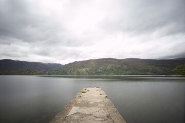 Larga exposición diurna en el precioso lago de Sanabria en la provincia de Zamora