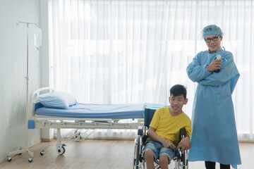 The doctor advised the disabled boy to sit in a wheelchair.