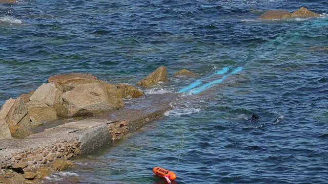 Submarinistas en el Cabo Falcoeiro, en Ribeira, en la costa atl&aacute;ntica espa&ntilde;ola