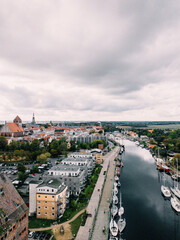Luftbild von Greifswald und dem Ryck mit Museumshafen
