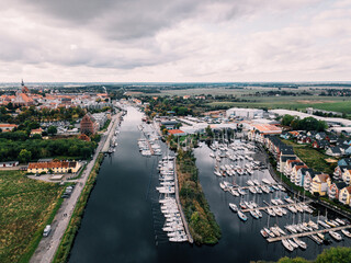 Luftbild von Greifswald und dem Ryck mit Museumshafen
