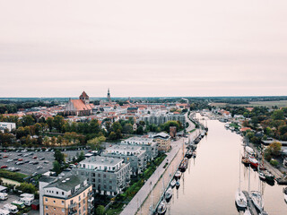 Luftbild von Greifswald und dem Ryck mit Museumshafen
