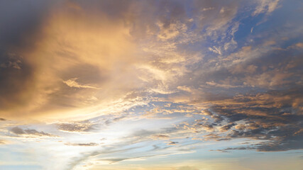 Naklejka na ściany i meble Beautiful sky with clouds before sunset