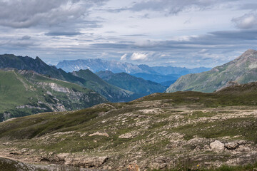 Fototapeta na wymiar Mountain landscape on the Hochalpenstrasse on the way to the Grossclockner.