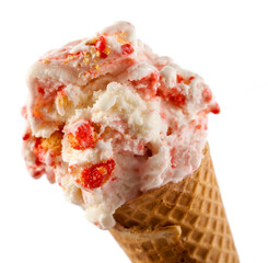 Helado de fresas con toppings