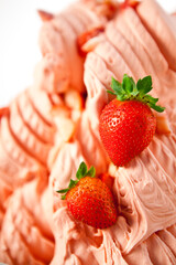 Helado de fresas con toppings