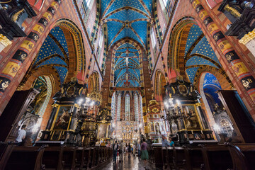 Fototapeta na wymiar basílica de Santa María -iglesia de la Asunción de la Santísima Virgen María-, estilo gotico, Cracovia, Polonia, eastern europe