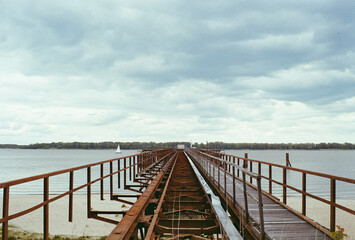 Brücke an der Elbe bei Stade-Bützfleth