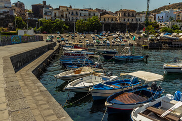 Obraz premium The harbour and vessels moored at Acicastello, Sicily in summer