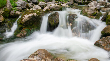 Ein kleiner Fluss in Österreich
