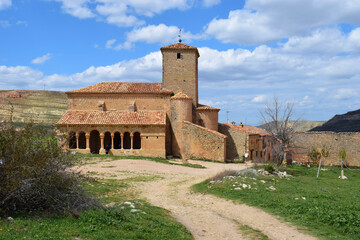 Fototapeta na wymiar Iglesia románica de San Pedro, Caracena, Soria