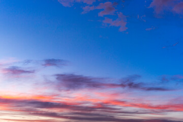 Schöner Wolkenhimmel am Abend, Naturschauspiel