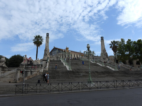 parvis gare saint charles marseille