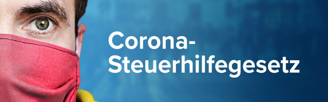 Corona-Steuerhilfegesetz. Mann mit Mundschutz vor blauen Hintergrund mit Menschen. Corona, Krankheit, Medizin, Gesundheit, Virus