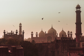 Sunset view Badshahi mosque Lahore city - obrazy, fototapety, plakaty