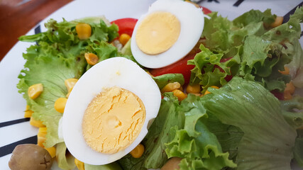 Salade et demi &oelig;uf dur