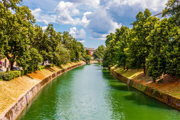 Fototapeta na wymiar view of the river in the city of Ljublana