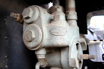 Steam engine steam pressure regulator