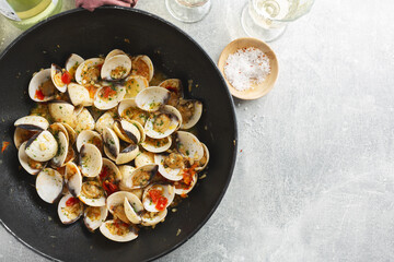 Freshmade clams alle vongole on pan