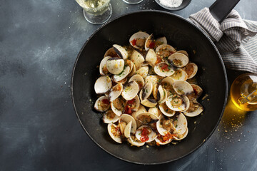 Freshmade clams alle vongole on pan