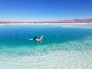 Chilling at Lagunas Baltinaches, Atacama. Salt lagoons with high fluctuation © JES