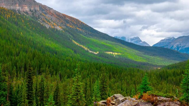 Bulwark Peak With Jasper Mountain Valley Time Lapse 4K