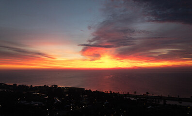 Fototapeta premium Sunrise over Lake Michigan in Chicago, Illinois