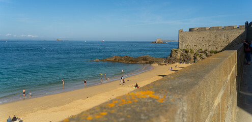 Walking in San Malo town French attraction - obrazy, fototapety, plakaty