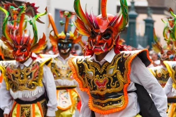 Foto op Plexiglas Carnaval Kleurrijke typisch Peruaanse en Latijns-Amerikaanse dans