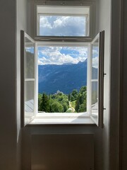 Fenster in Hallstadt dorf in österreich