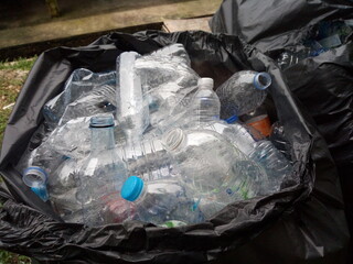 Plastic bottles are sorted into black plastic bags. To wait for recycling.