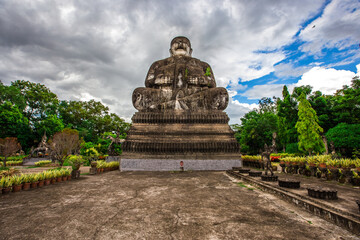 Fototapeta premium Sala Keoku-Nongkhai:June19,2020,the atmosphere inside the religious tourist site,there is a garden and a corridor around a large sculpture,tourists come to see the beauty of the holiday,Thailand