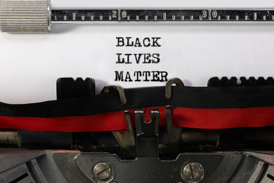 text BLACK LIVES MATTER on the typewriter