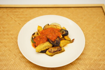 コリンキーのトマトソースがけ