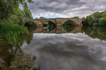 Fototapeta premium The bridge of la vizana is of Roman origin and is the limit between the provinces of Zamora and León (Spain)