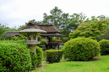 日本庭園の茶室「隔林亭」