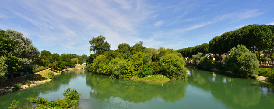 Panoramique au coeur de la Marne &agrave; Champs sur Marne (77420), Seine-et-Marne en &Icirc;le-de-France, France