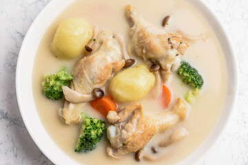 チキンクリームシチュー