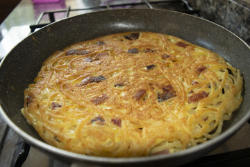 frittata of pasta in pan