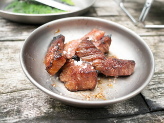 山で調理するBBQ炭火高級和牛焼肉【ミスジ】