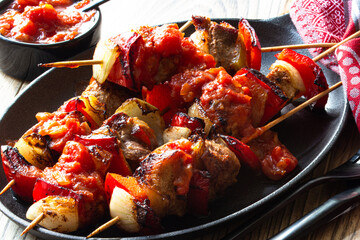 Schaschlik auf einem Teller