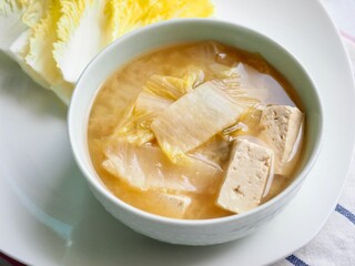 한국의 전통음식 배추 된장국 
