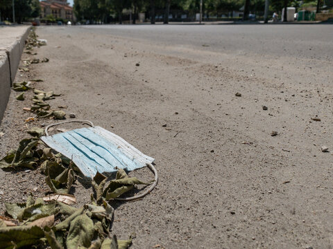an abandoned surgical mask, after the COVID-19 emergency, increases the environmental risk due to the incorrect disposal of disposable surgical masks